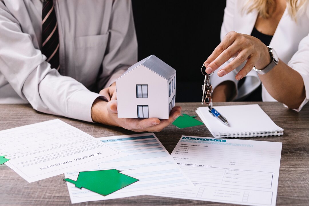 realtor-giving
